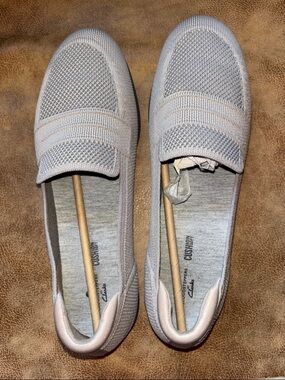 Clarks Women's Light Gray Knit Slip-On Loafers